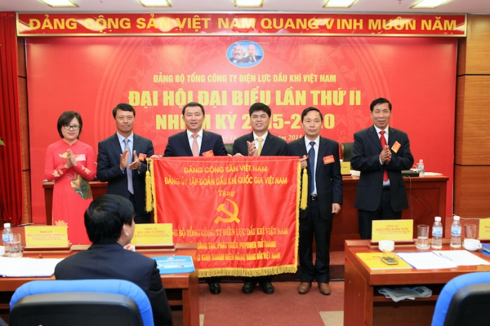 Dang uy tap doan dau khi quoc gia viet nam tang