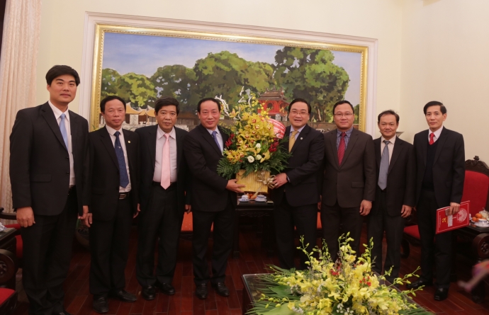 thu truong truong + bi thu hoang trung hai