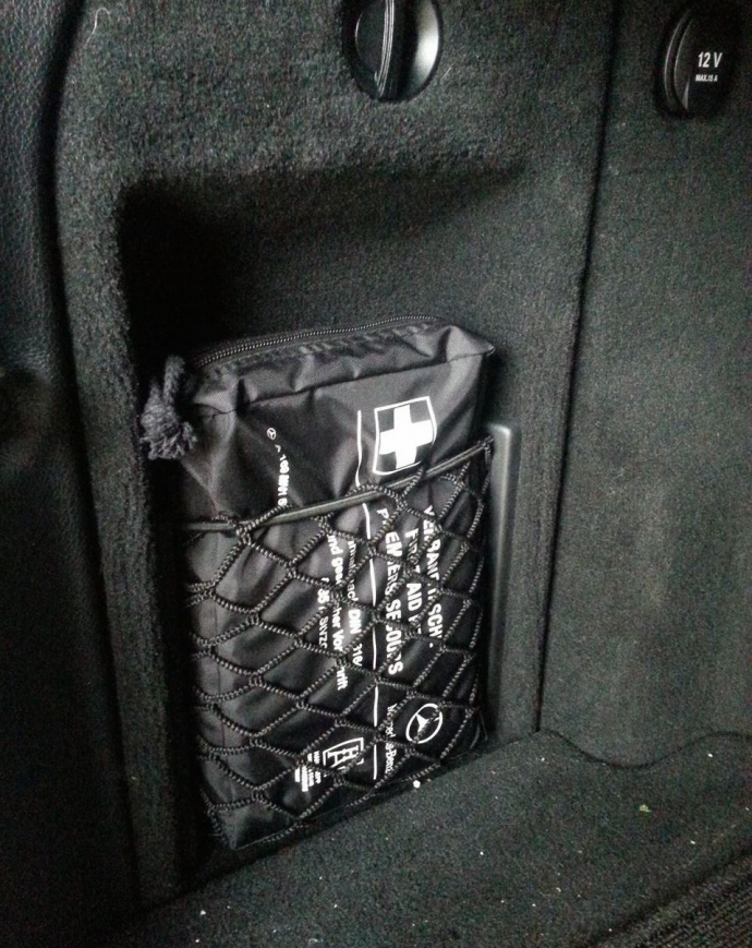 họp cứu thương tr&ecirc;n xe &ocirc; to 