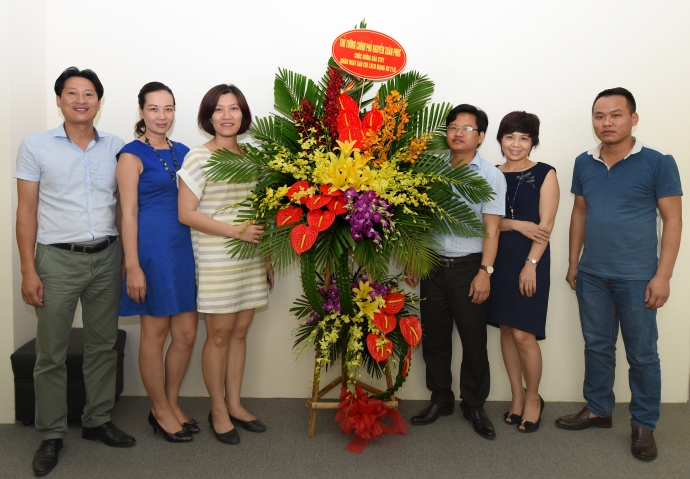 Lẵng hoa của Thủ tướng Ch&iacute;nh phủ Nguyễn Xu&acirc;n Ph&uacute;c