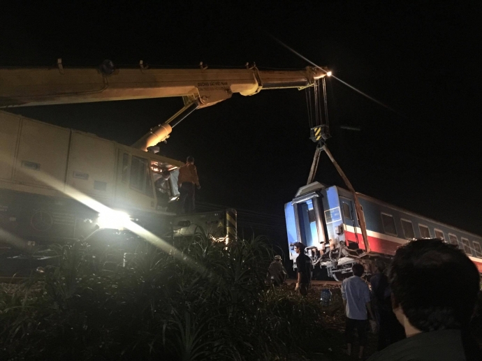 cau tau khoi ra khoi vi tri gay un tac 