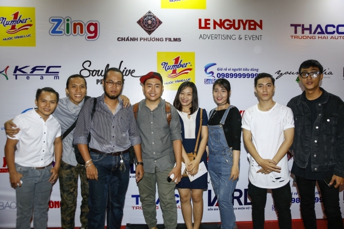 nhom-lam-phim-mam-non-duoi-day-chai-anh-linh-hoang