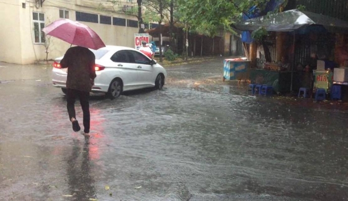ha noi ngap sau mua rao, nang ky luc 