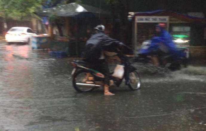 ha noi ngap sau nang ky luc 