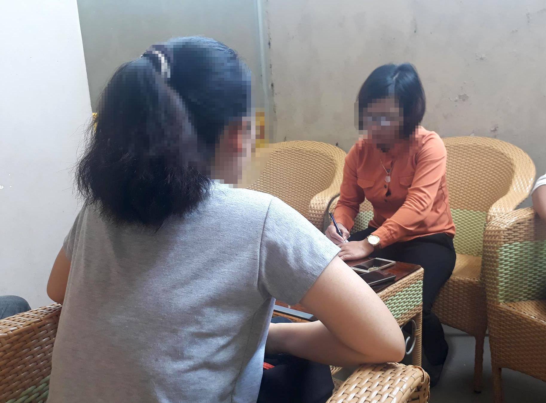 pho hieu truong bi to dung clip sex