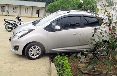 co giao lui xe hoc sinh tu vong 