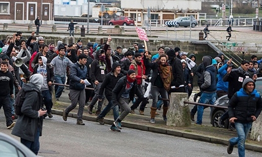 nguoi-nhap-cu-chiem-cang-cua-phap-9-204723