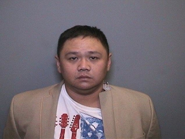 minh-beo-duoc-ap-giai-den-buoi-luan-toi-bang-xe-bu