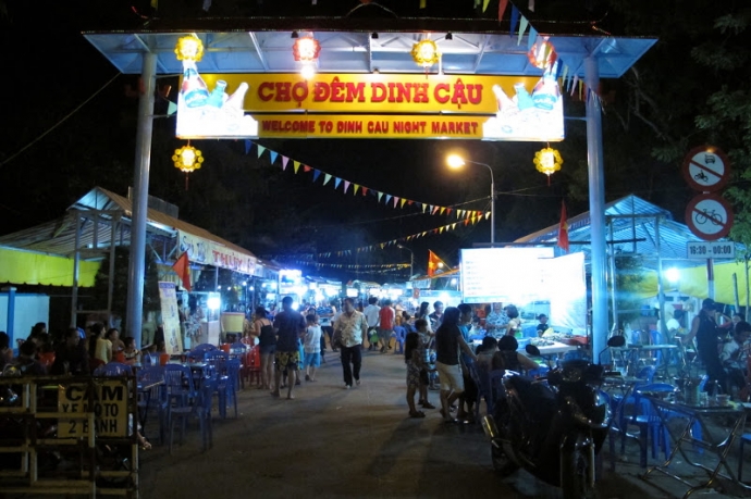 cho-dem-dinh-cau