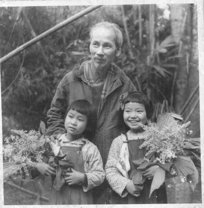 anh-gian-di-cua-bac-ho 4