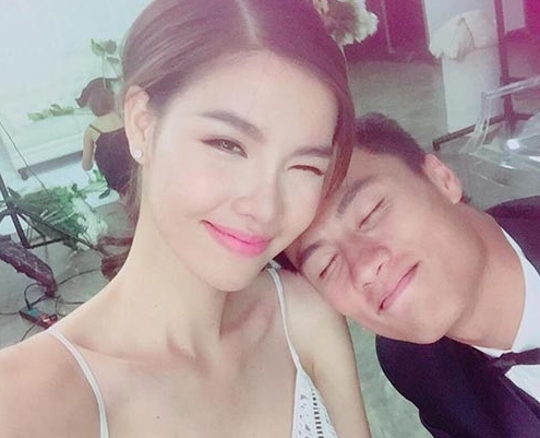 ky-han-va-mac-hong-quan-da-di-phat-thiep-moi-cuoi-