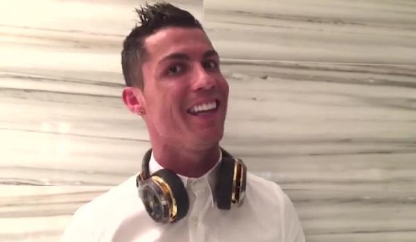 RedOne-Dont You Need Somebody-player