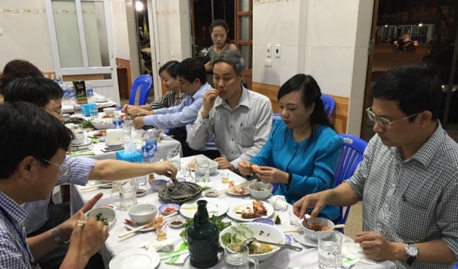 den-luot-bo-truong-bo-y-te-thuong-thuc-hai-san-o-h