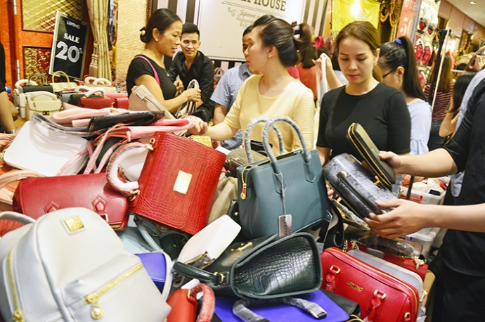 3.Do c&aacute;c mặt h&agrave;ng chủ yếu d&agrave;nh cho nữ gi