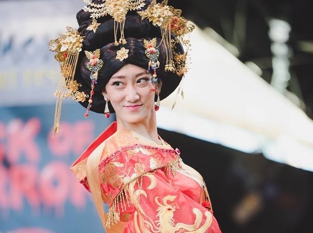 nhan-sac-hoa-hau-trung-quoc-bi-che-dan-ong-giong-d