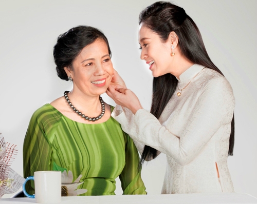 Thanh-Thuy-lua-chon-trang-suc-tang-me.