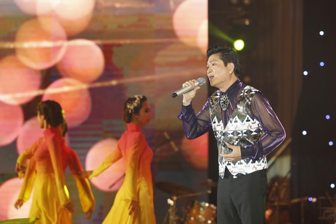 anh 3_Mạnh Đình khiến khán giả thổn thức cùng ca k