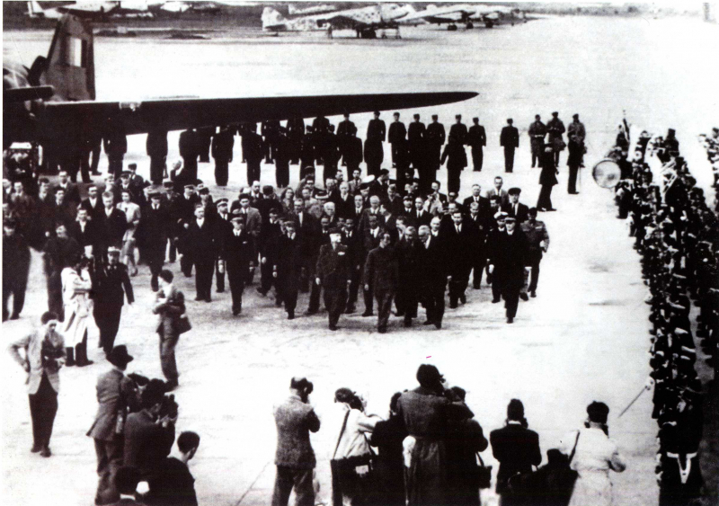 Ch&iacute;nh phủ Ph&aacute;p đ&oacute;n B&aacute;c tại s&acirc;n bay