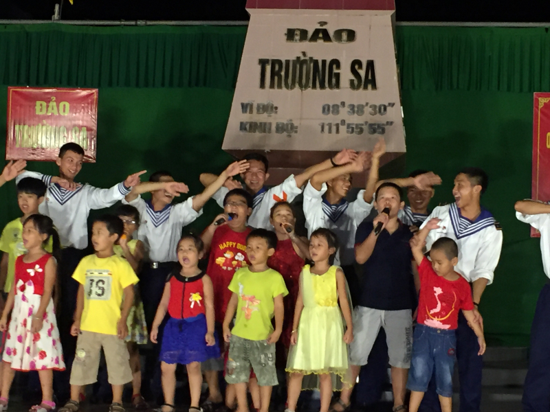 c&aacute;c ch&aacute;u thiếu nhi  đảo Trường Sa