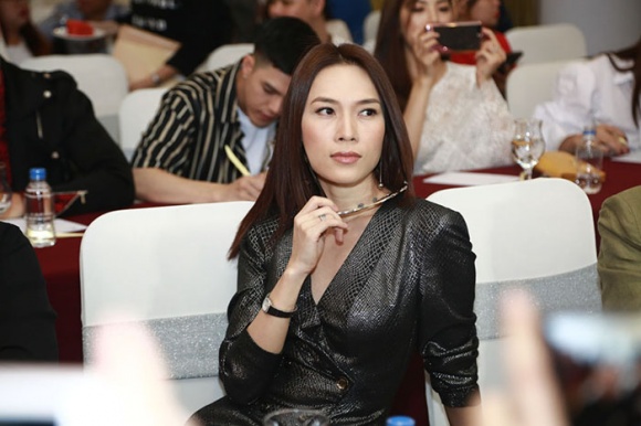 giam-khao-my-tam-5-ngoisao.vn-w700-h467