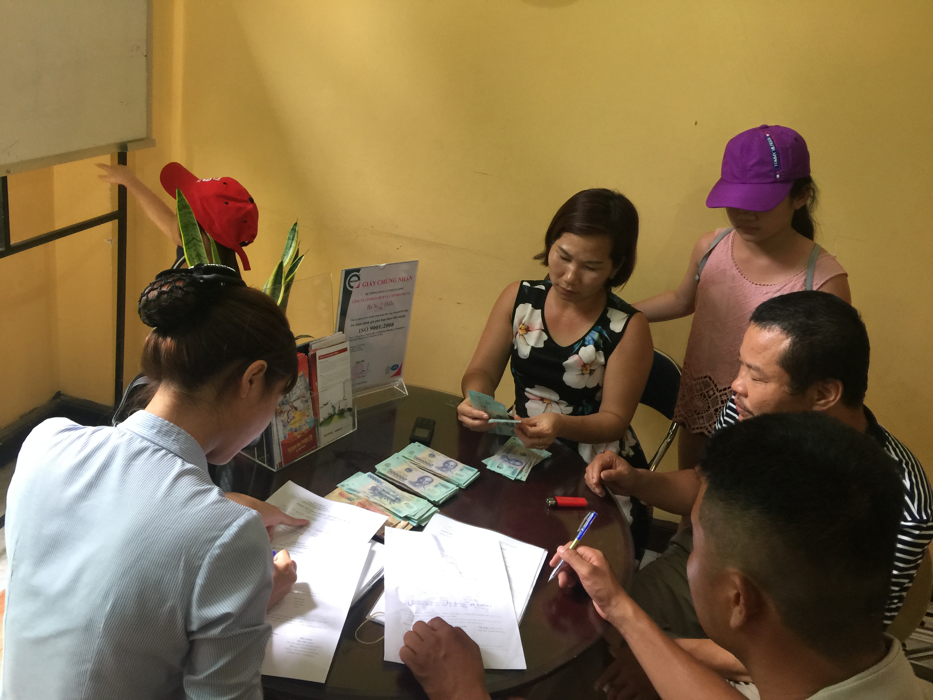 sun world ba na hills trả lại t&agrave;i sản thất lạc cho