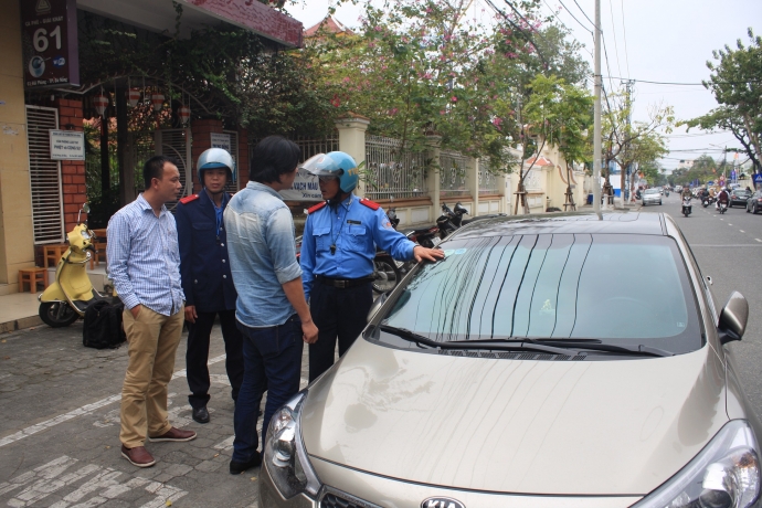 Mot-ngay-ra-quan-Da-Nang-ha-nhiet-xe-do-sai-quy-dị