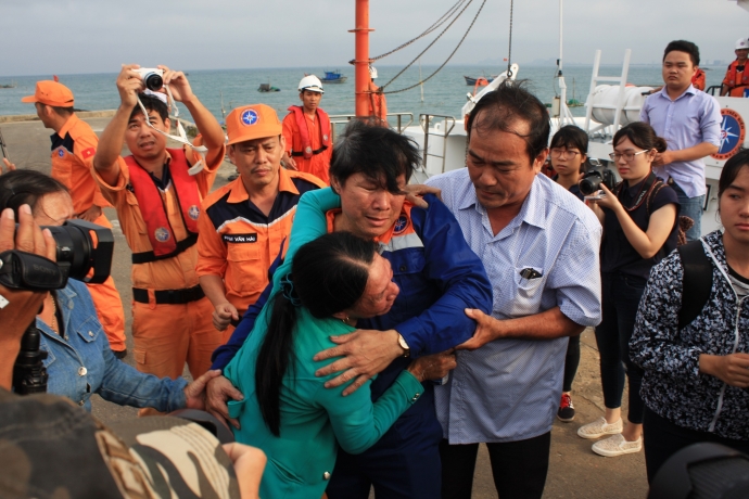 Rot-nuoc-mat-don-34-ngu-dan-bi-an-tro-ve-3