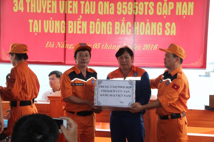 Rot-nuoc-mat-don-34-ngu-dan-bi-an-tro-ve-4