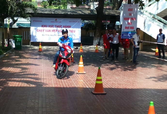 150-doan-vien-thi-tim-hieu-kien-thuc-ATGT-v&agrave;-lai-x