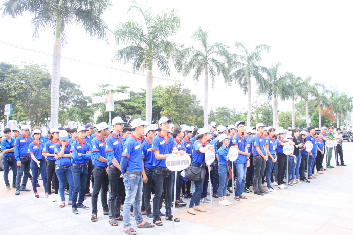 hơn-1.300-suat-an-mien-phi-tiep-suc-mua-thi-2016-1