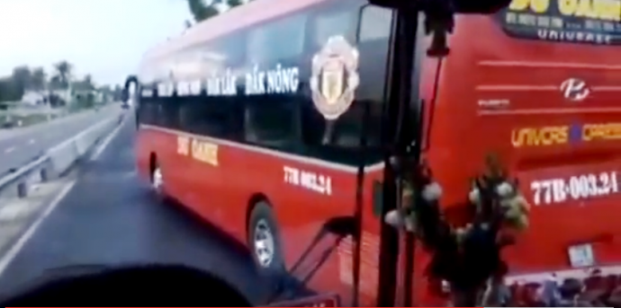 Tranh-gianh-khach-xe-giuong-nam-dnh-vong-chan-dau-