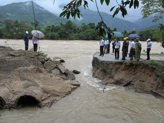 -nguoi-thuong-vong-giao-thong-chia-cat-do-mua-lu-2
