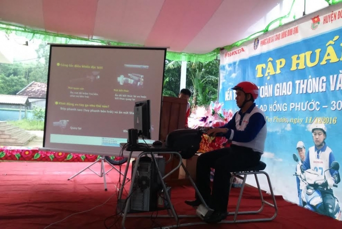 thay-nhot-mien-phi-cho-600-xe-may-trong-vung-ron-l