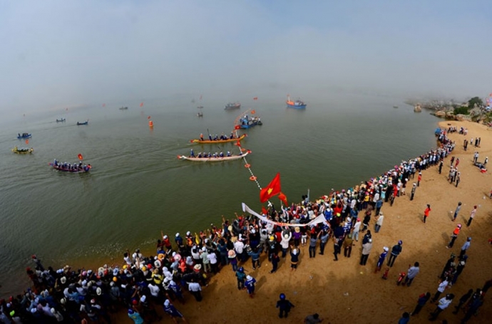 Lu-dang-cao-Phu-Yen-dung-le-hoi-truyen-thong-song-