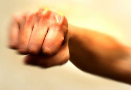 Truong-khoa-benh-vien-da-khoa-Binh-Dinh-bi-hanh-hu