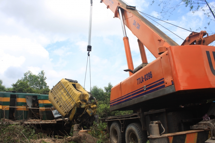 Tau-hoa-dam-xe-tai-2-nguoi-thuong-vong-1