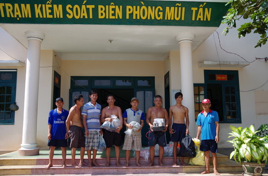 Tau-ca-Binh-Dinh-lien-tuc-bi-chim-ngoai-bien