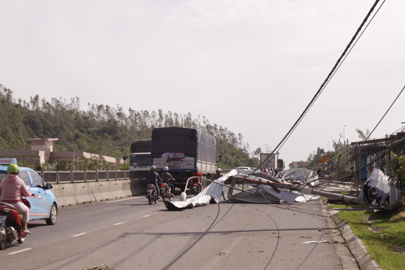 QL1-Khanh-Hoa-thiet-hia-nang-do-mua-bao-1