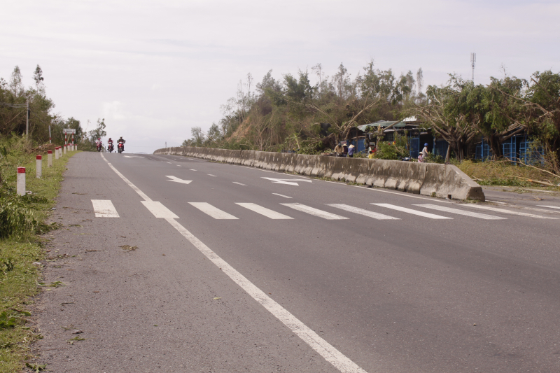 QL1-Khanh-Hoa-thiet-hia-nang-do-mua-bao-4