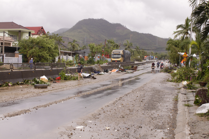 QL1-Khanh-Hoa-thiet-hia-nang-do-mua-bao-8