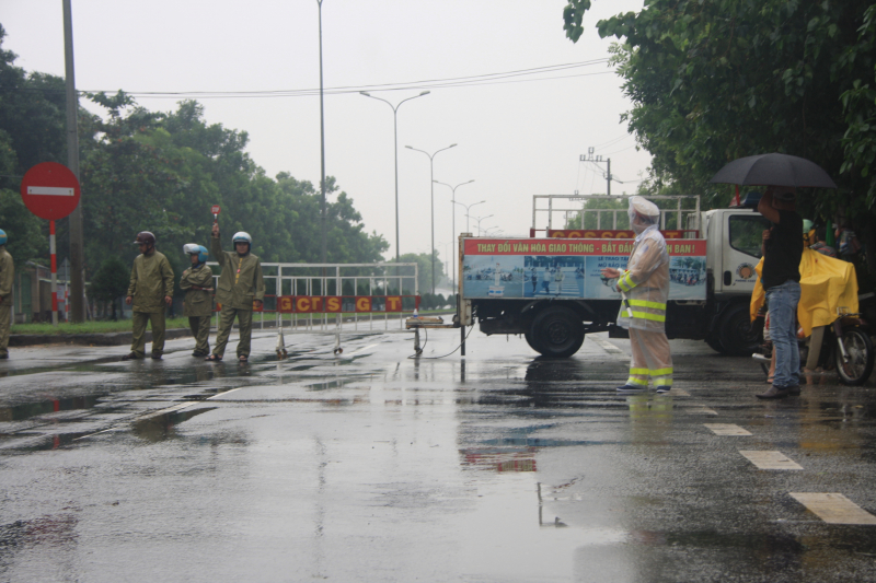 Bien-lu-nhan-chim-QL1-Da-Nang-giao-thong-te-liet-1