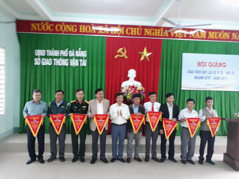 Hoi-giang-lai-xe-o-to-mo-to-1