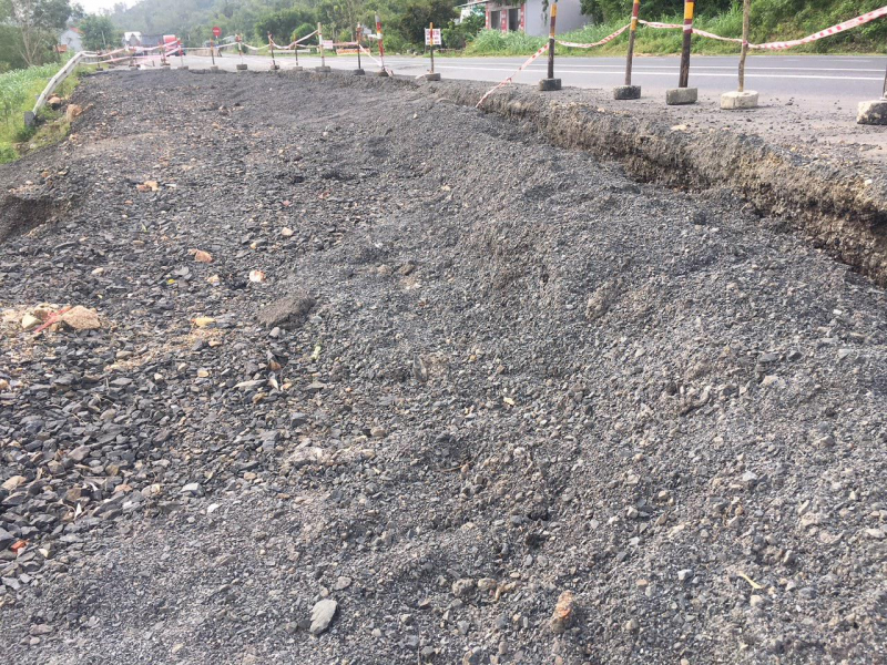 satlo-duong-ql1-do-mua-lu-2