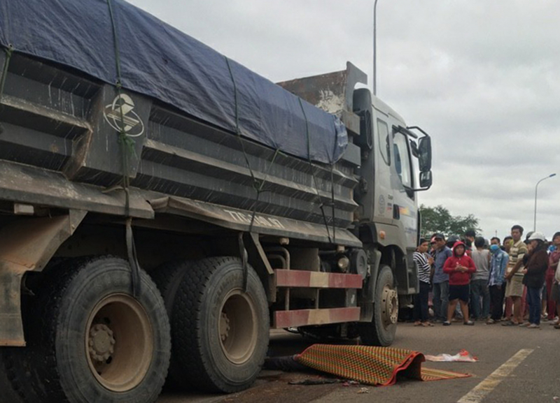 Xe-ben-dam-xe-may-2-nguoi-chet