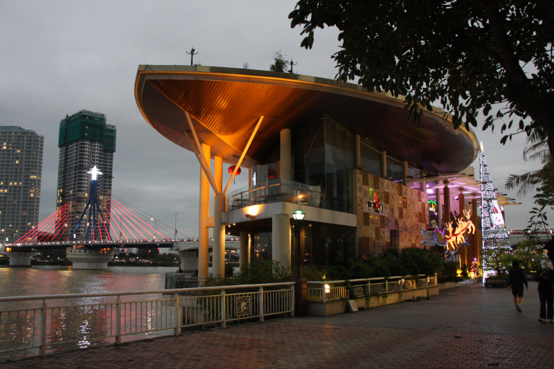 Nha-hang-song-Han-Vu-nhom-8