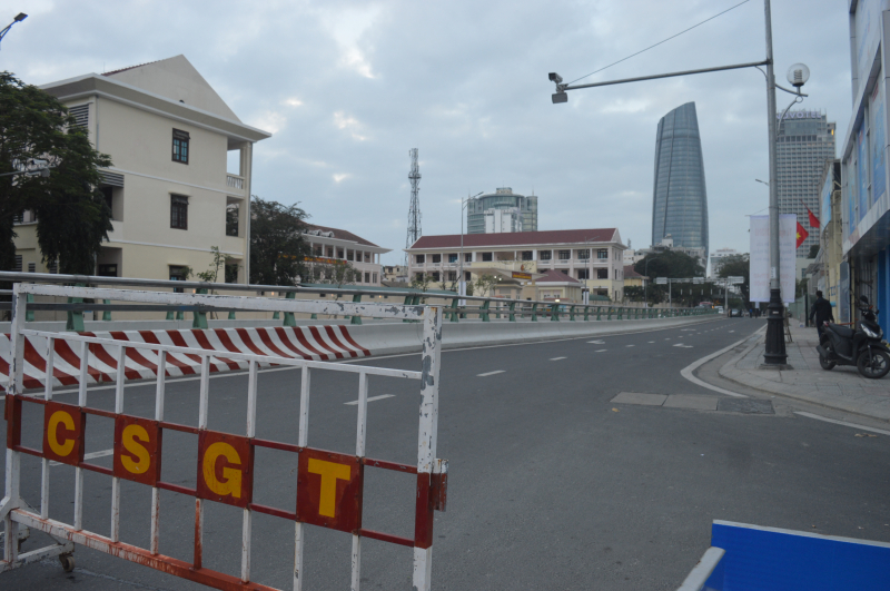 Ngay-dau-to-chuc-giao-thong-phia-Tay-cau-song-Han-