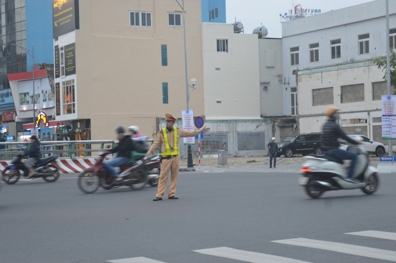 Ngay-dau-to-chuc-giao-thong-phia-Tay-cau-song-Han-