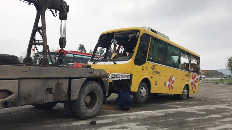 Lat-xe-khach-Xe-con-han-kiem-dinh-6