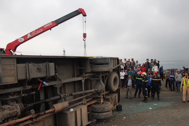 Lat-xe-khach-Xe-con-han-kiem-dinh-9