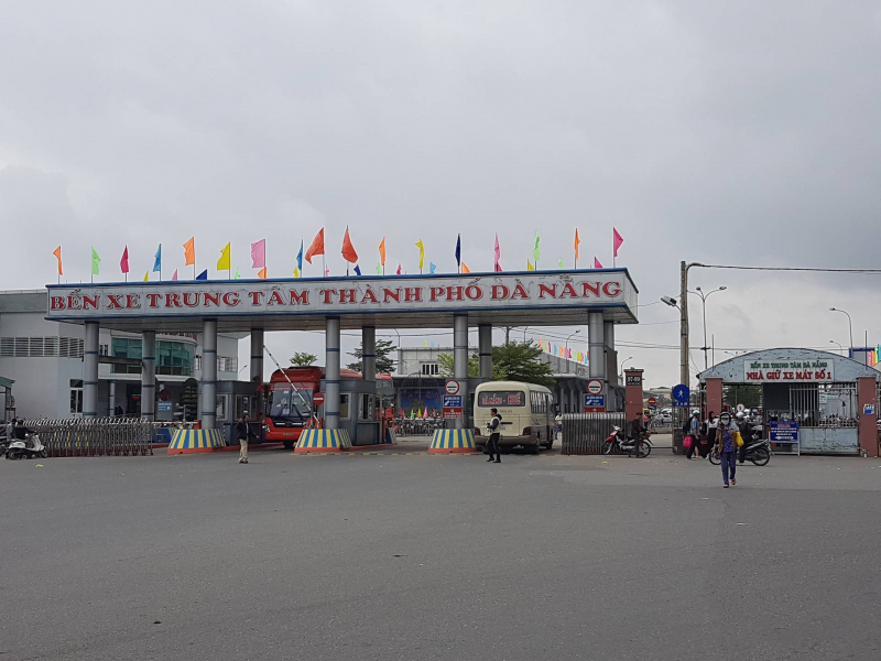 Cua-ngo-Da-Nang-thenh-thang-ngay-mung-4-Tet-9